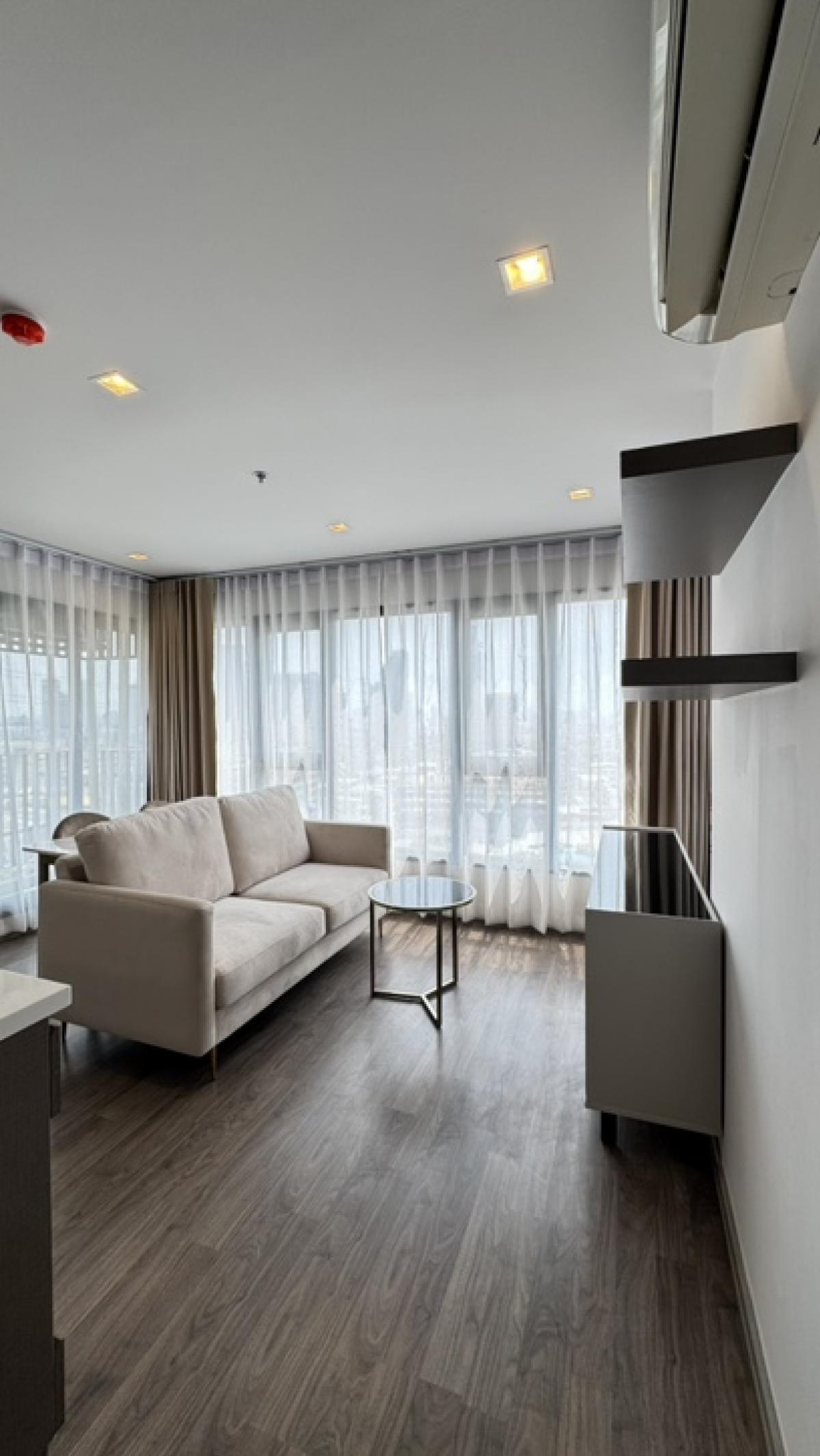 For SaleCondoLadprao, Central Ladprao : 🔺 Urgent 🔺 Before closing the project 37.22 sqm. 1 Bedroom is a Rare Item corner room, 1 room /130, xxx /sqm ... Only ... .. stay comfortably with Fully Furnished, 1st hand room from the project ♥ ️ 4,869,000 ♥ ️ only, contact nicky 0924971696