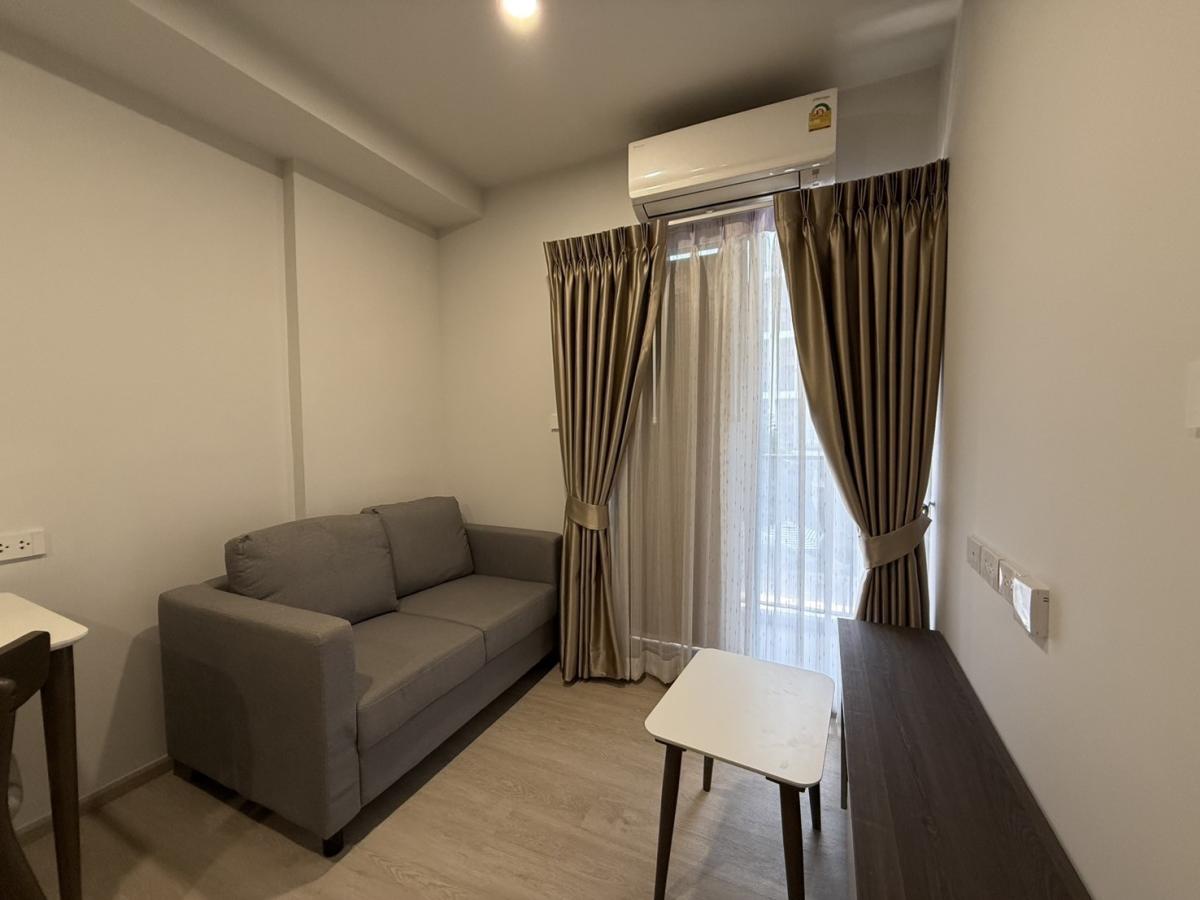 For RentCondoPathum Thani,Rangsit, Thammasat : 📣 Condo for rent New Cross Course Station 🏢 @BTS Khu Khot 🚆 Swimming pool view 🏊‍♂️ New room with furniture and electrical appliances 27 sq.m. 10,000/month 🔥