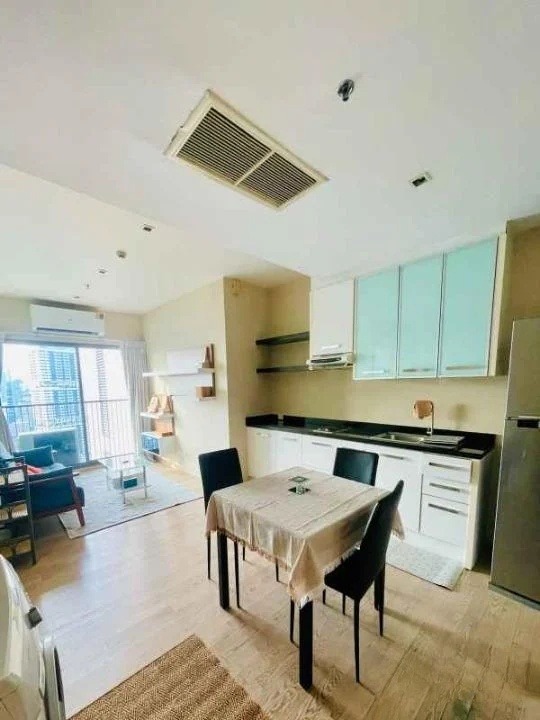 For RentCondoSukhumvit, Asoke, Thonglor : NOBLE REMIX SUKHUMVIT 36  ​​Connect Skywalk BTS Thonglor 2 Bedroom on the top floor