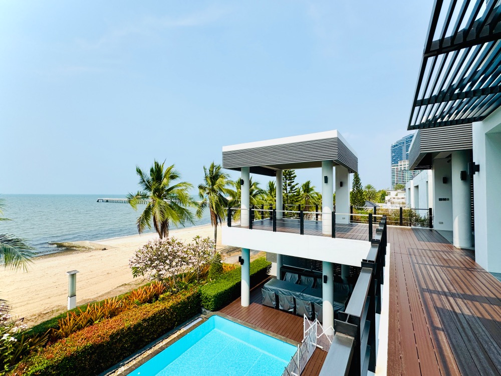 For SaleHousePattaya, Bangsaen, Chonburi : House for sale by Bangsaen Sea Casaluna Village Area 280 square wah Usable area 1,500 square meters The main road on Sukhumvit line, Saen Suk Subdistrict, Mueang Chon Buri District Chon Buri Province