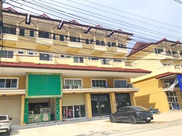 For RentShop HouseRattanathibet, Sanambinna : Baankluay Sai Noi Hospital Talad Nam Sai Yai 150 m. Commercial building 3.5-storey on the main road