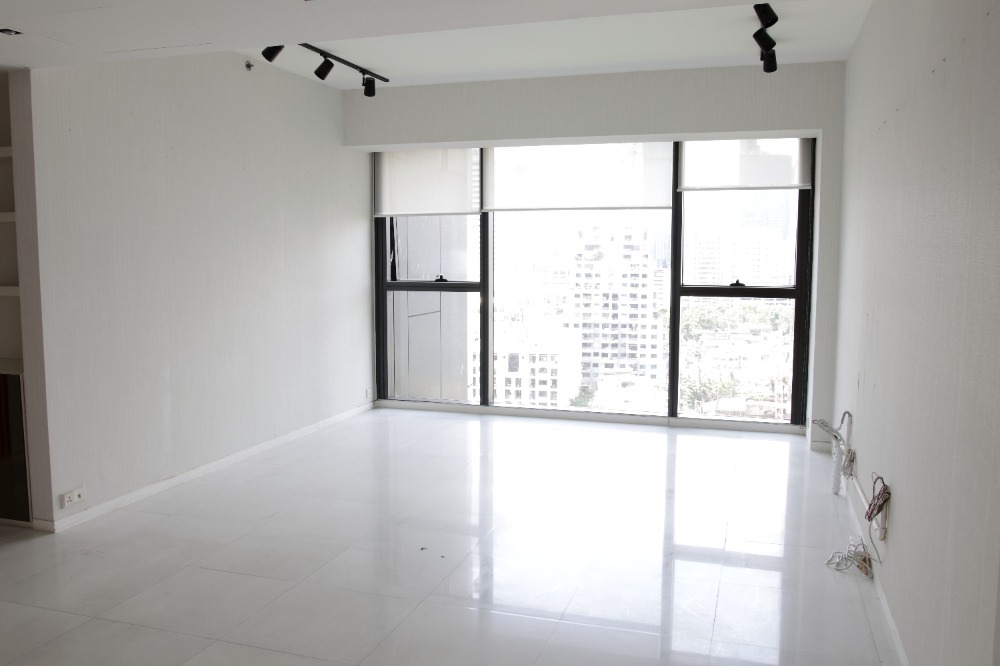 For SaleCondoSathorn, Narathiwat : Condo For Sale The Met Sathorn BTS Chongnonsi