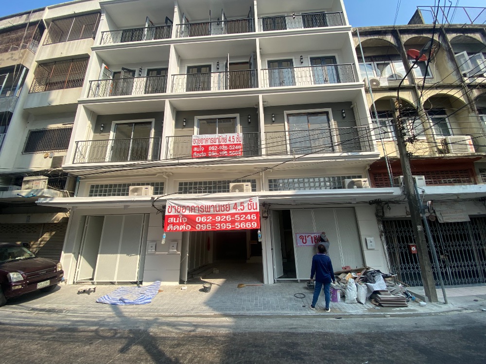 For SaleShop HouseRatchadapisek, Huaikwang, Suttisan : Selling Style Condo 3 bedrooms, with every bathroom