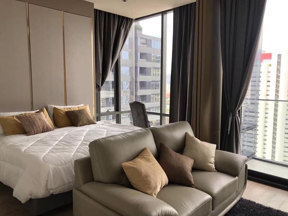 For RentCondoSilom, Saladaeng, Bangrak : Ashton Silom【𝐒𝐄𝐋𝐋 & 𝐑𝐄𝐍𝐓】🔥Luxury condo decorated in Modern Elegance style, meeting the needs of city life, complete functions, quiet atmosphere🔥 Contact Line ID: @hacondo