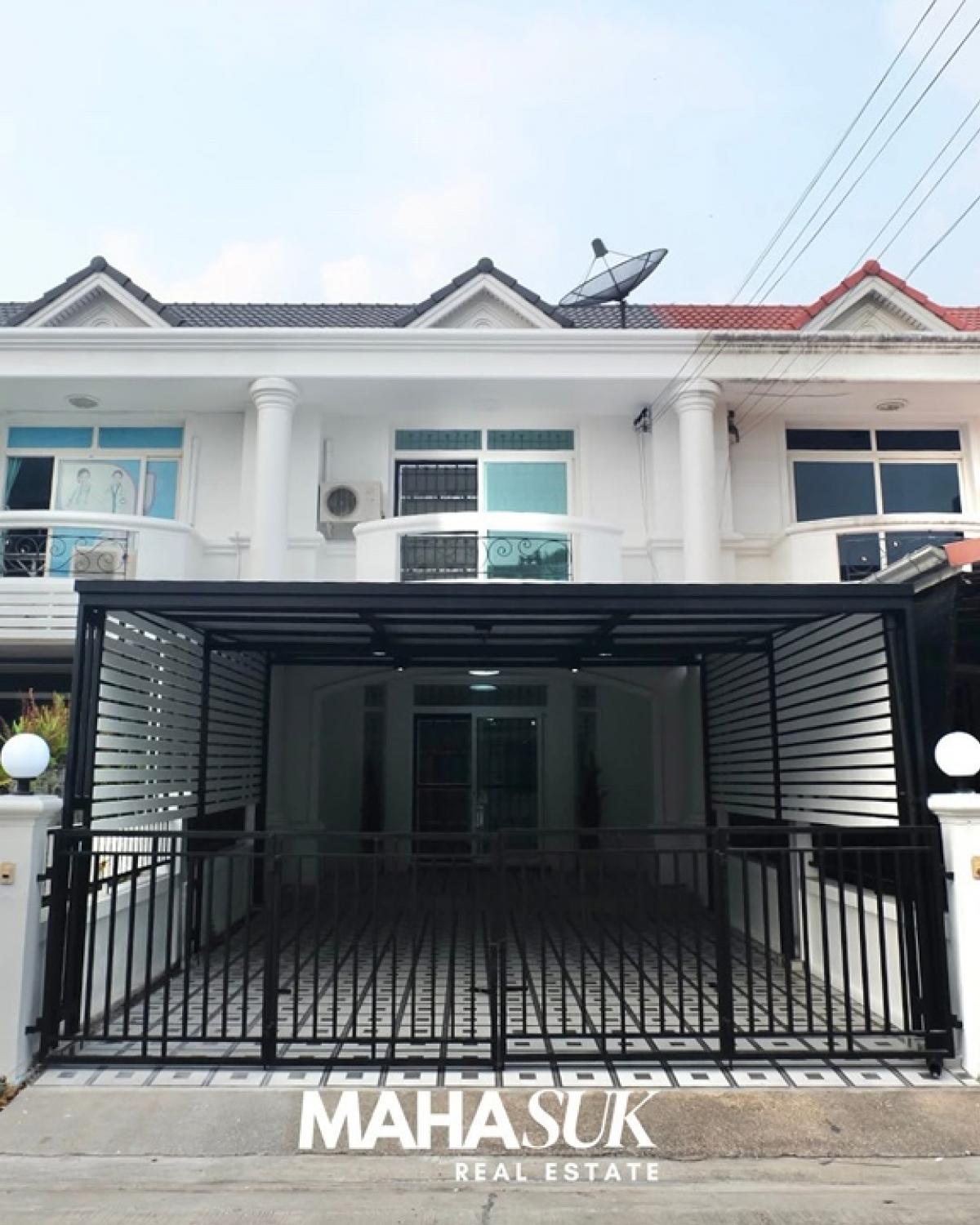 For SaleTownhomeMin Buri, Romklao : House for sale, good location Near Min Buri intersection The village on the main road is peaceful, good neighbors.