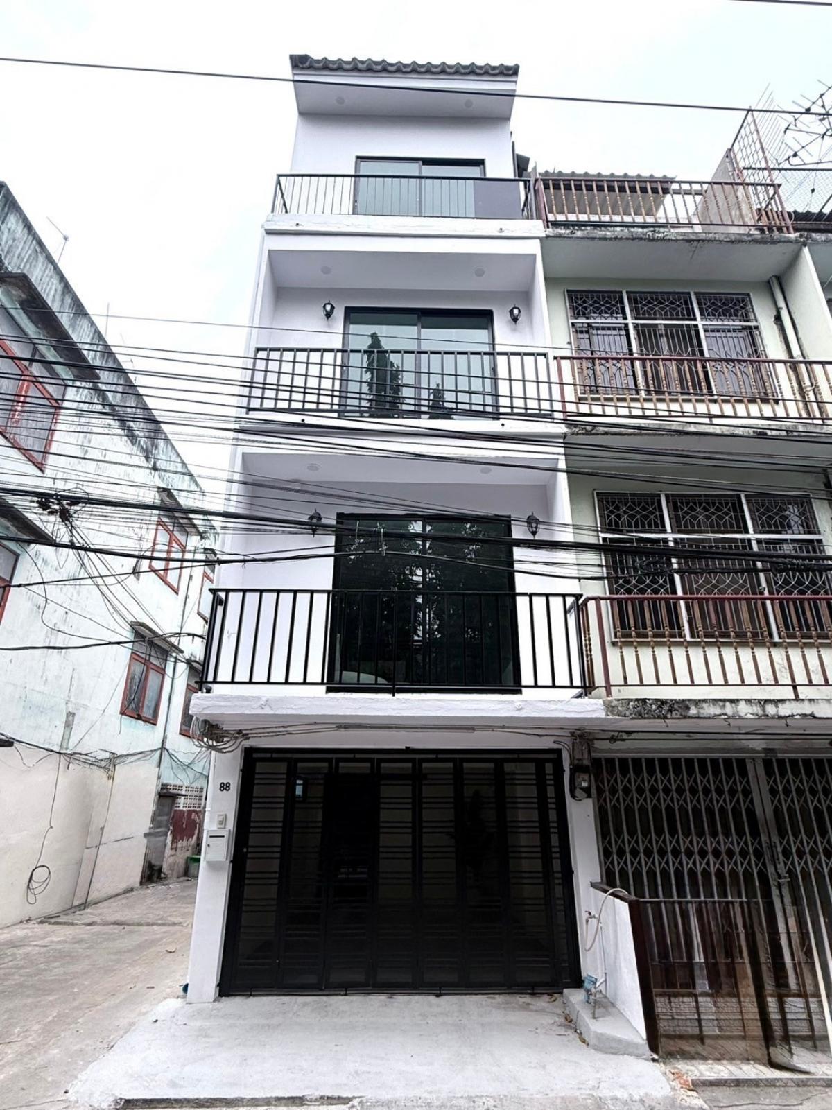 For SaleShop HouseWongwianyai, Charoennakor : Commercial building for sale Soi Charoen Nakhon 53