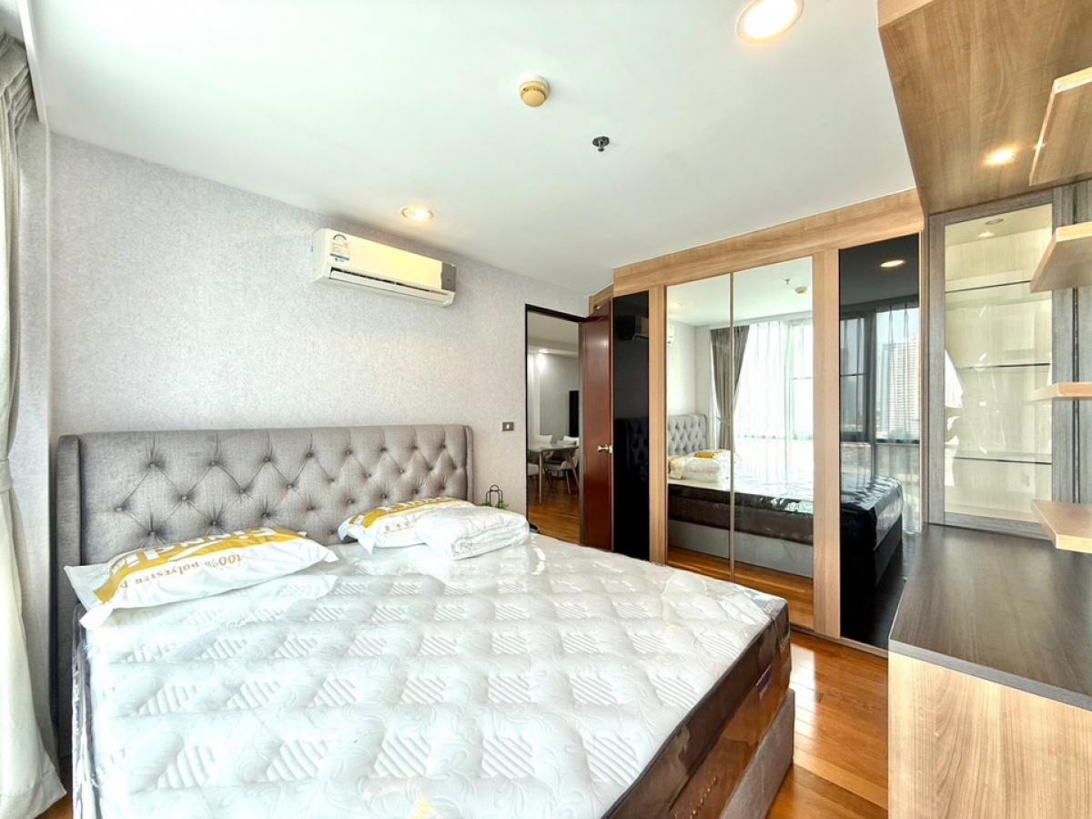 For RentCondoLadprao, Central Ladprao : Release a condo near the main mall, 49 sqm. Price 28,000 baht. Beautifully decorated with us at 0808144488.