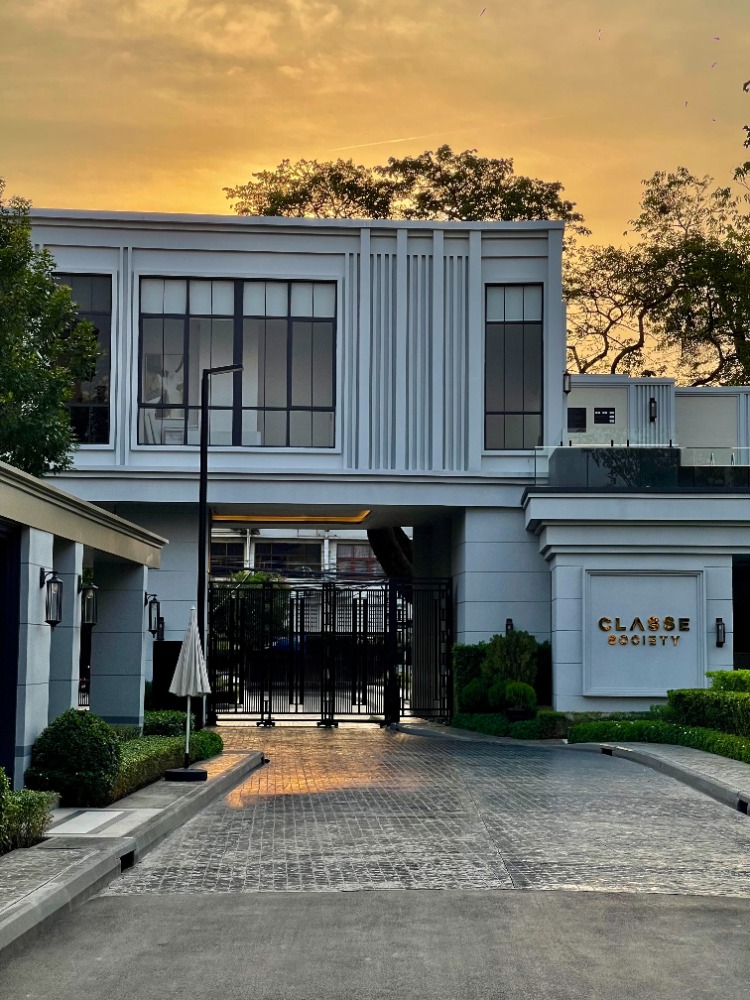 For SaleChokchai 4, Ladprao 71, Ladprao 48, : Classe Baan Klang Muang Ratchada, Lat Phrao - Twin House 3, 47.7 SQ.W 238 sqm. 3 bedrooms, 4 water, 2 water, buy at the project, call 065-2614622 Tammy.