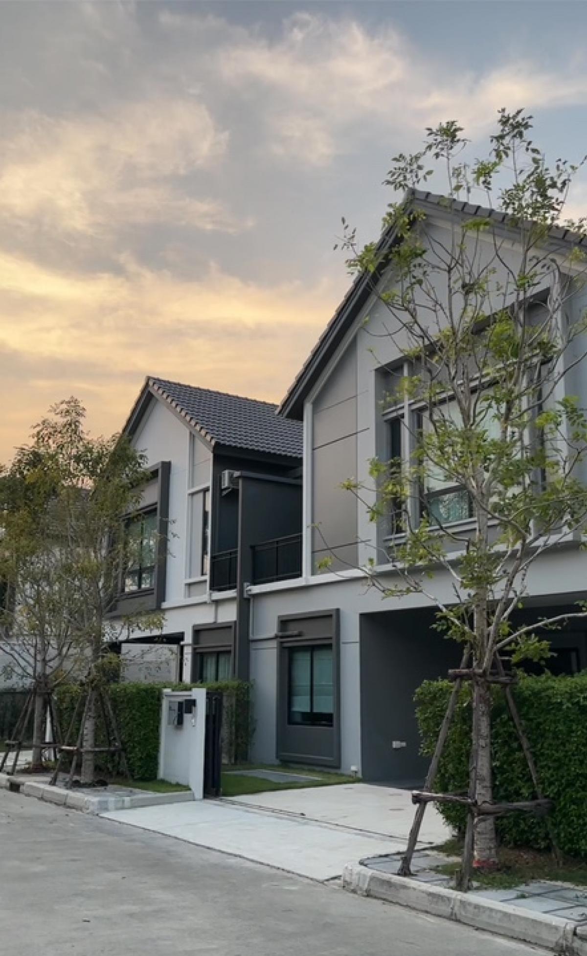 For SaleHouseNonthaburi, Bang Yai, Bangbuathong : 𝗕𝗥𝗜𝗧𝗔𝗡𝗜𝗔 Ratchaphruek - Nakhon In #1 house for sale Everything as in the picture, not lifting ❤️❤️ Special !!! Project closing price 8.xx million baht, free transfer, air conditioner*