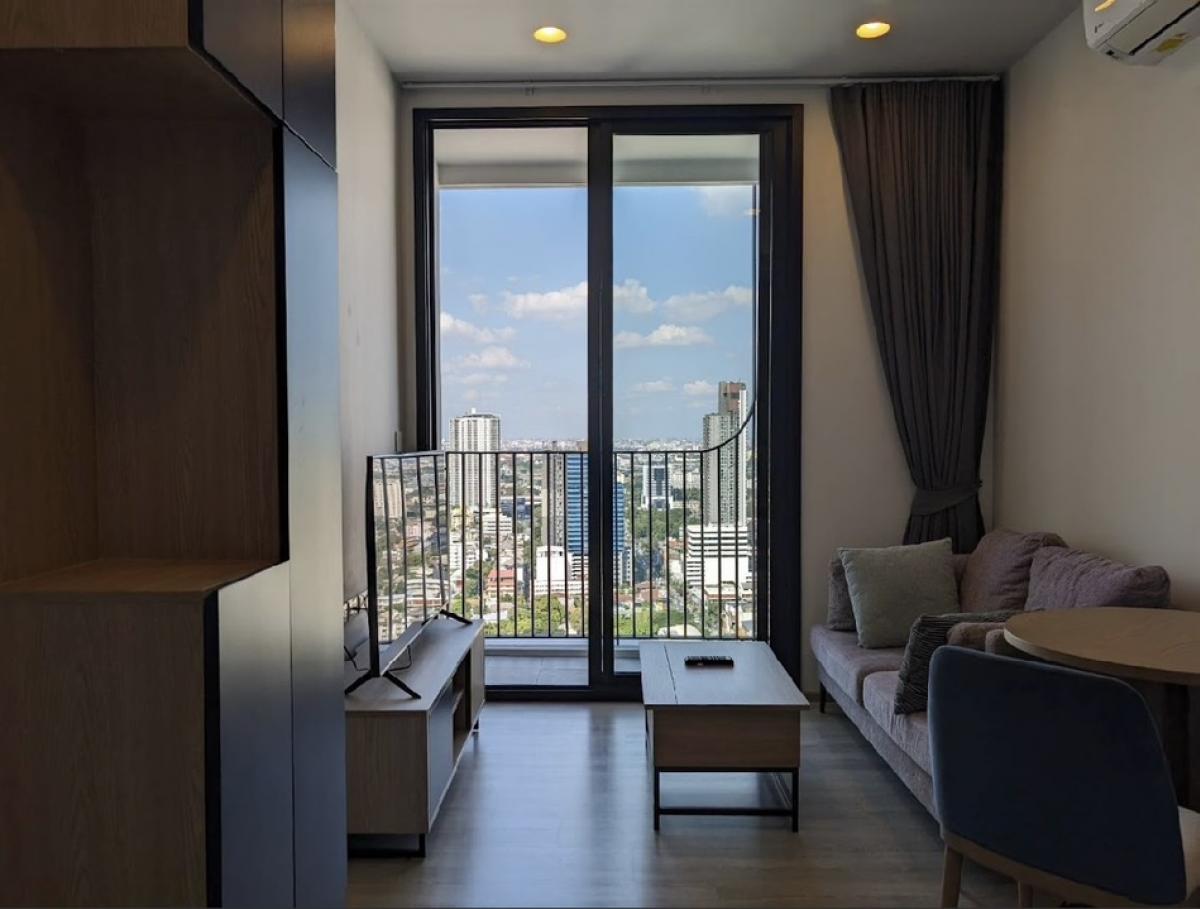 For RentCondoSukhumvit, Asoke, Thonglor : Condo: XT Ekkamailocation: 🚆BTS EKKAMAIFLOR: 33Size: 48 SQMTYPE: 2Bedroom 2Bathroom Rent Price: 33,000/Monthtel. 0825877125