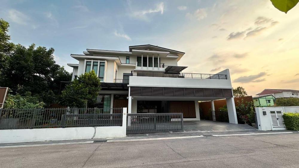 For SaleHouseMin Buri, Romklao : 3-story luxury house for sale, beautiful decorated in Ramkhamhaeng-Romklao area Near Kasemrad Hospital, Ramkhamhaeng, only 2.5 km.