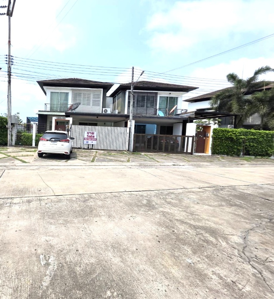 For SaleHousePattaya, Bangsaen, Chonburi : Close to the stream!!! Only 300 meters from Sukhumvit Road!! For Sale: 2-Story House, Floresta 9 Village (Laem Chabang), Thung Krat Road, Bang Lamung Subdistrict, Bang Lamung District, Chonburi.