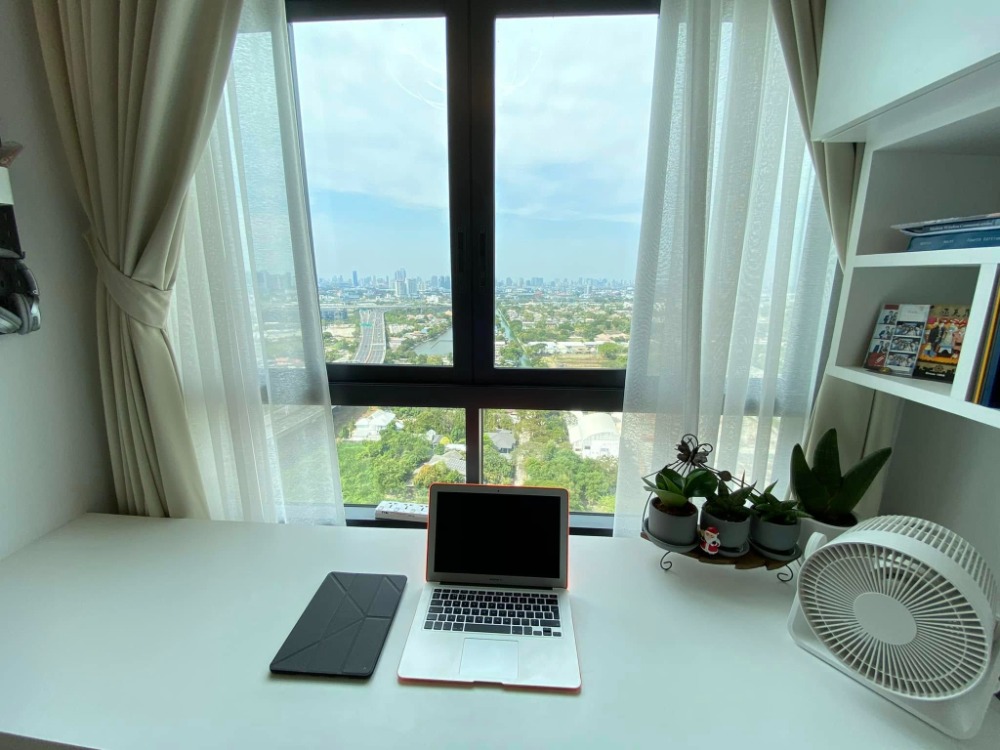 For RentCondoRama9, Petchburi, RCA : CH01399 for rent IDEO NEW RAMA 9 condo with a city view, no building.