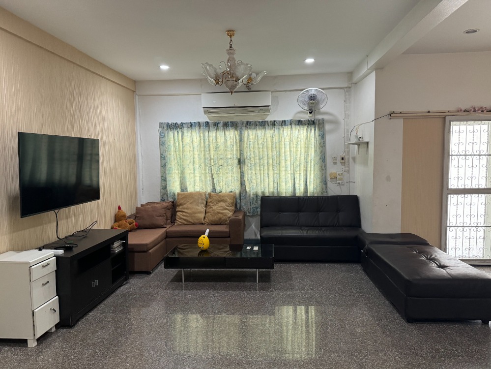 For RentTownhomeOnnut, Udomsuk : Townhouse for rent, 28 sq w., 2 floors, 5 beds, 2 baths, Udom Suk 51, Bang Chak, Phra Khanong, size price @25,000 baht