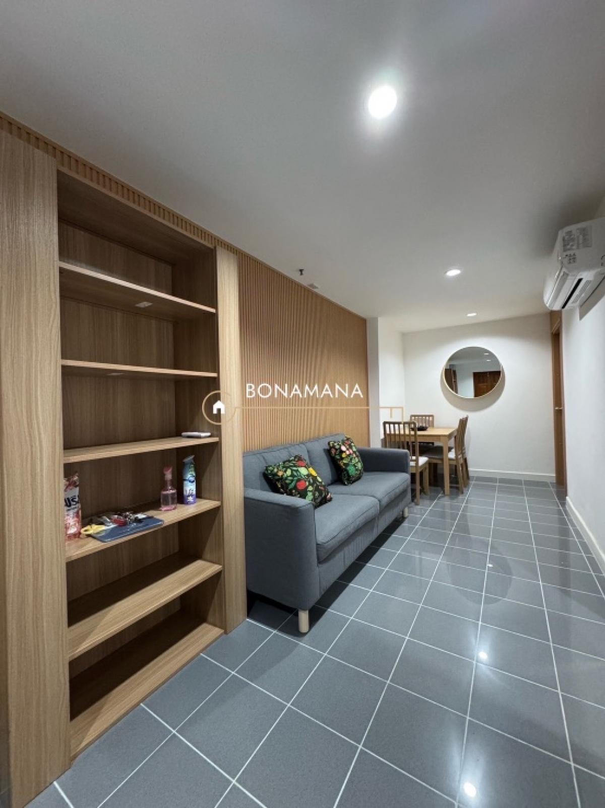 For RentCondoRama3 (Riverside),Satupadit : Condo for rent The Royal Navin Tower 
Phra Ram 4 Road (MRT Klongtoey 1km)