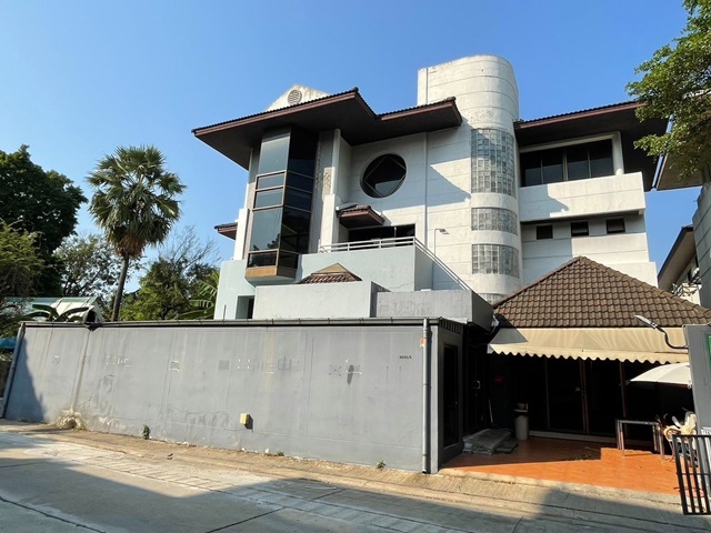 For RentHouseYothinpattana,CDC : Mansion 4Storeys 8beds PrachaUthit Along Ekkamai Expressway Home office for rent 92sq.wa Mengjai 4