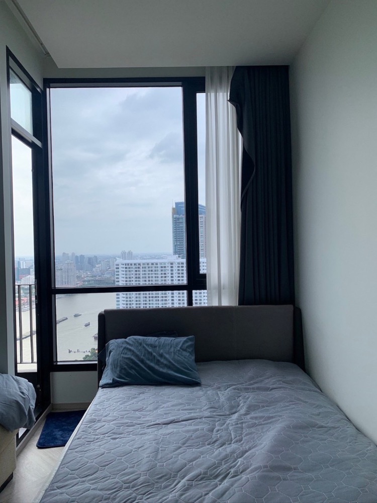 For SaleCondoWongwianyai, Charoennakor : Chapter Charoennakhon Riverside 🏄🏼‍♀️💯 	•	33rd floor, 25.10 sqm, Room 567 	•	💢 Selling at 3.3 million THB 💢 (The lowest price in the project)