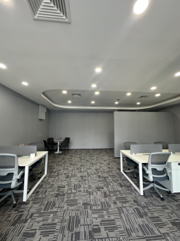 ให้เช่าสำนักงานพระราม 9 เพชรบุรีตัดใหม่ RCA : Office at Rama 9 for rent (Rama 9 办公室出租)