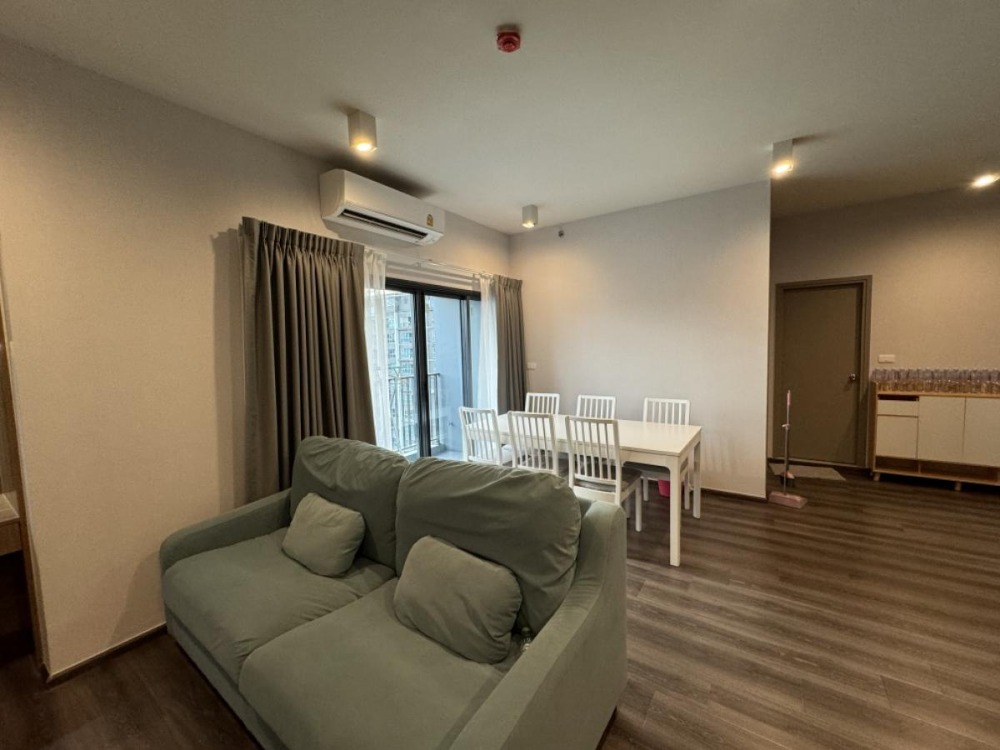 For RentCondoRama9, Petchburi, RCA : 📌 Condo for rent in the city center Complete set of electrical appliances With beautiful decorative furniture Convenient transportation near the train station Ready