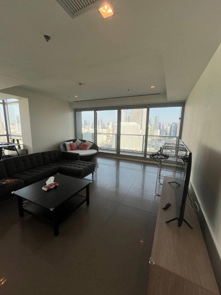 For SaleCondoWongwianyai, Charoennakor : Stunning 2-Bedroom Corner Unit at The River – Best View, Mid Floor