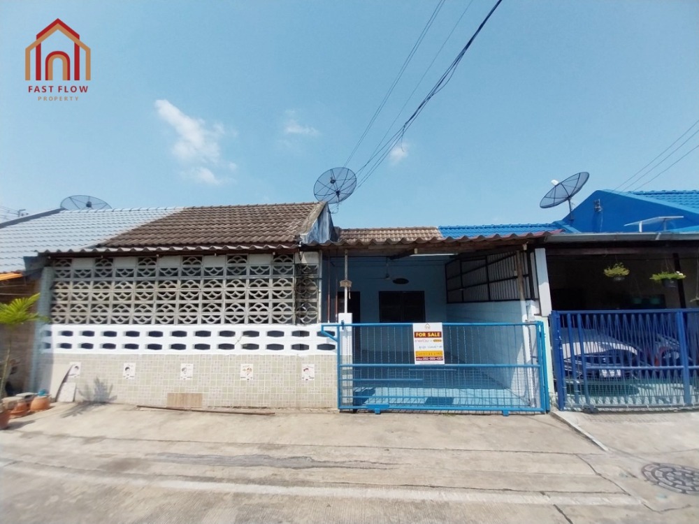 For SaleTownhomeRattanathibet, Sanambinna : Sell ​​cheap townhouse near Samakkhi Skytrain Station, Soi Sai Thong 22, Sai Thong Niwet Village The addition of the kitchen in the area of ​​Samakkhi Road, PKA