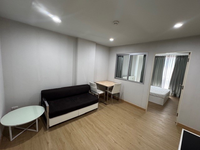 For RentCondoLadprao101, Happy Land, The Mall Bang Kapi : Room 35 sqm. Rent The Niche ID Ladprao 130, 4th floor, near Lat Phrao BTS Station 101 (8,000 baht/month).