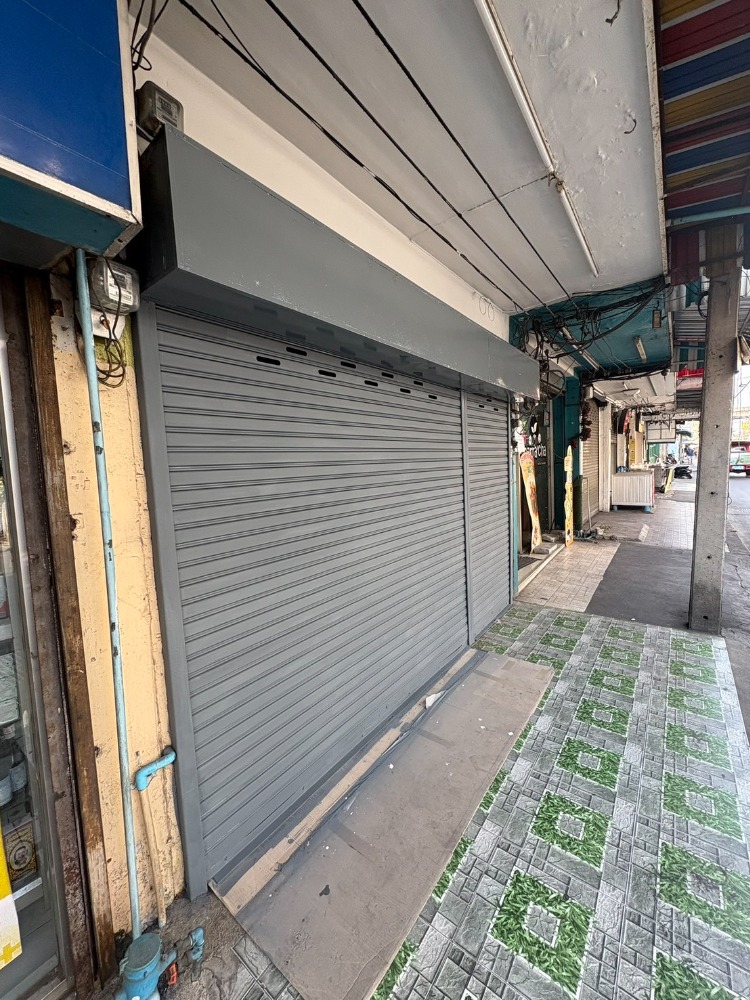 For RentShop HouseRatchadapisek, Huaikwang, Suttisan : Rent a commercial building (Soi Chokchai Ruammit), Vibhavadi Rangsit 16/4, 2-story commercial building, 1-2 booths, 3.5 meters wide, 24 meters long.