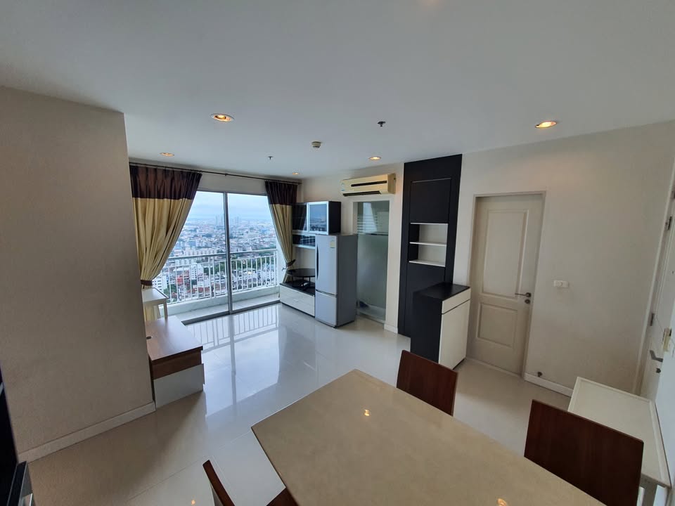 For SaleCondoWongwianyai, Charoennakor : For Sale: Q House Sathorn Condominium with Chao Phraya River View, Directly Connected to BTS Krung Thon Buri Station