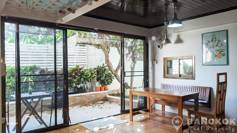 For RentHouseMin Buri, Romklao : Sammakorn Village | 2 +1 Bed Townhouse with Patio Garden