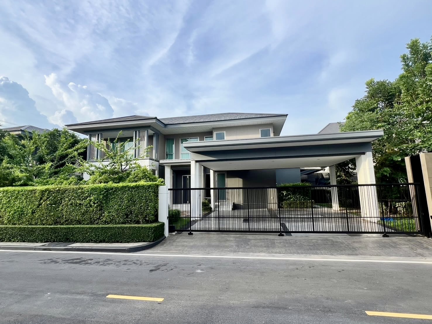 For SaleHouseLadkrabang, Suwannaphum Airport : Luxury detached house for sale! Perfect Masterpiece Rama 9 - Krungthep Kreetha 🏡 The big house is decorated. Suitable for buying or investing. Providing 8.1% of returns, ready to move in immediately Baan Mongkhon Feng Shui