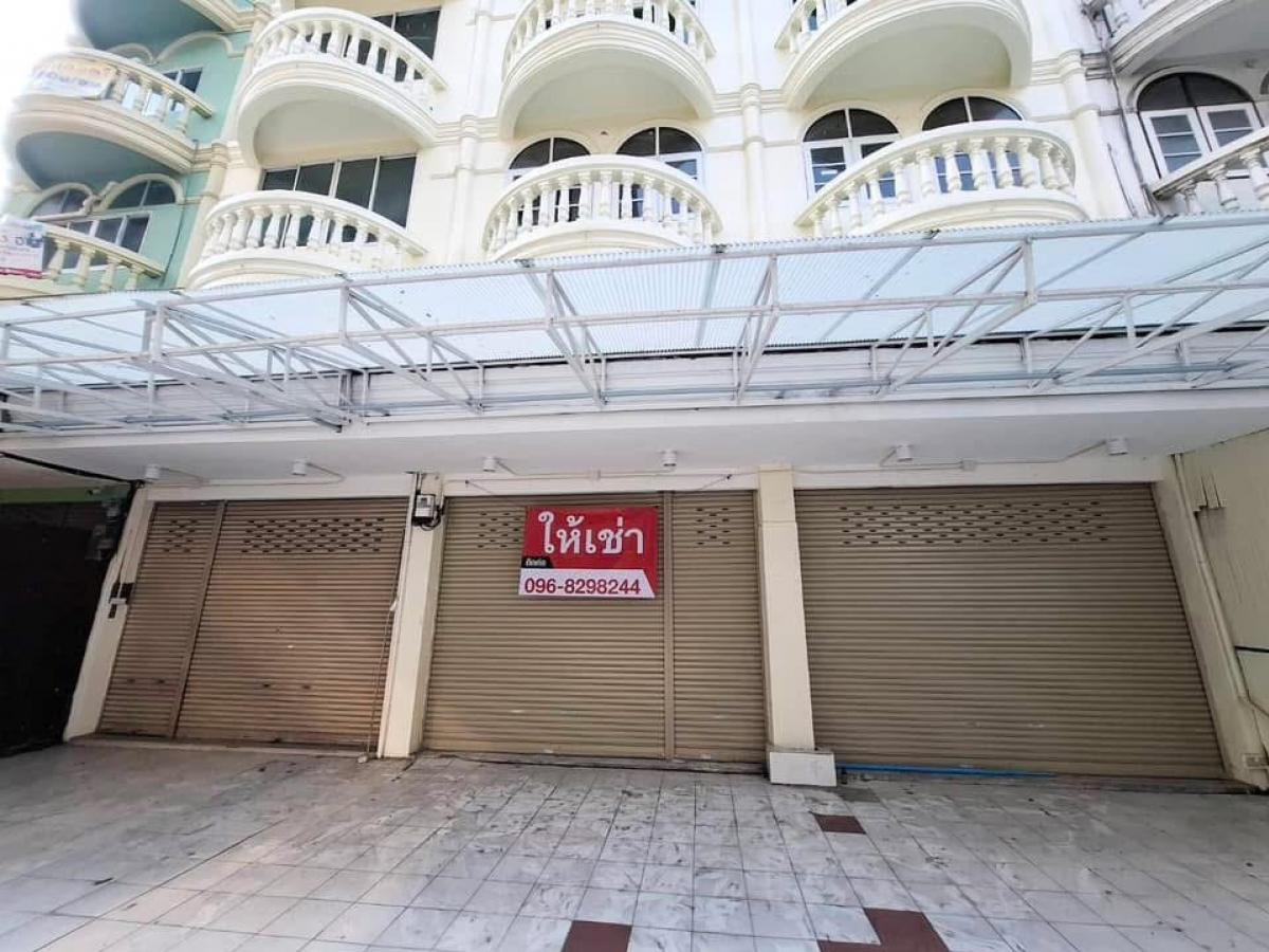 For RentShop HouseKasetsart, Ratchayothin : 🔥🔥 Rent a commercial building 🔥🔥 ❤️ next to BTS Phahonyothin 59 distance 0 meters ❤️ Walk down !!