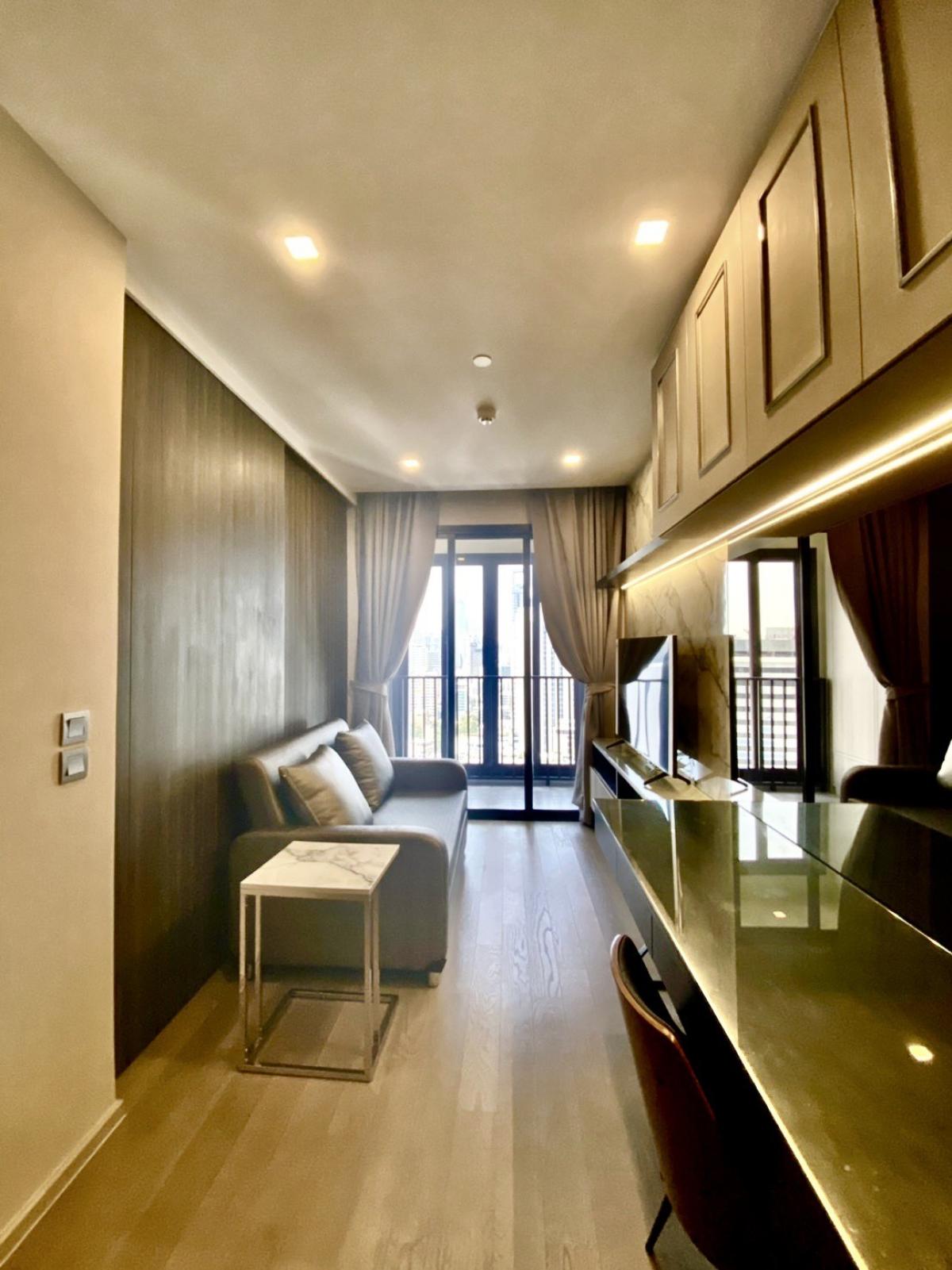 ให้เช่าคอนโดสุขุมวิท อโศก ทองหล่อ : " SPACIOUS 35SQM 1BEDROOM WALK TO ASOKE BTS "