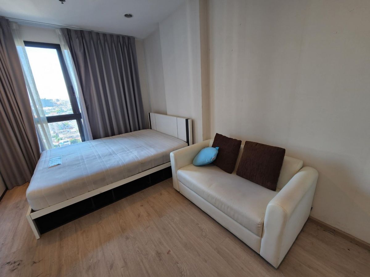 For RentCondoThaphra, Talat Phlu, Wutthakat : For rent, beautiful room, Ideo Sathorn Tha Phra (Ideo sathorn thapra), next to BTS Pho Nimit, 300 meters, with furniture + washing machine + 31 sq m., only 11,000 baht