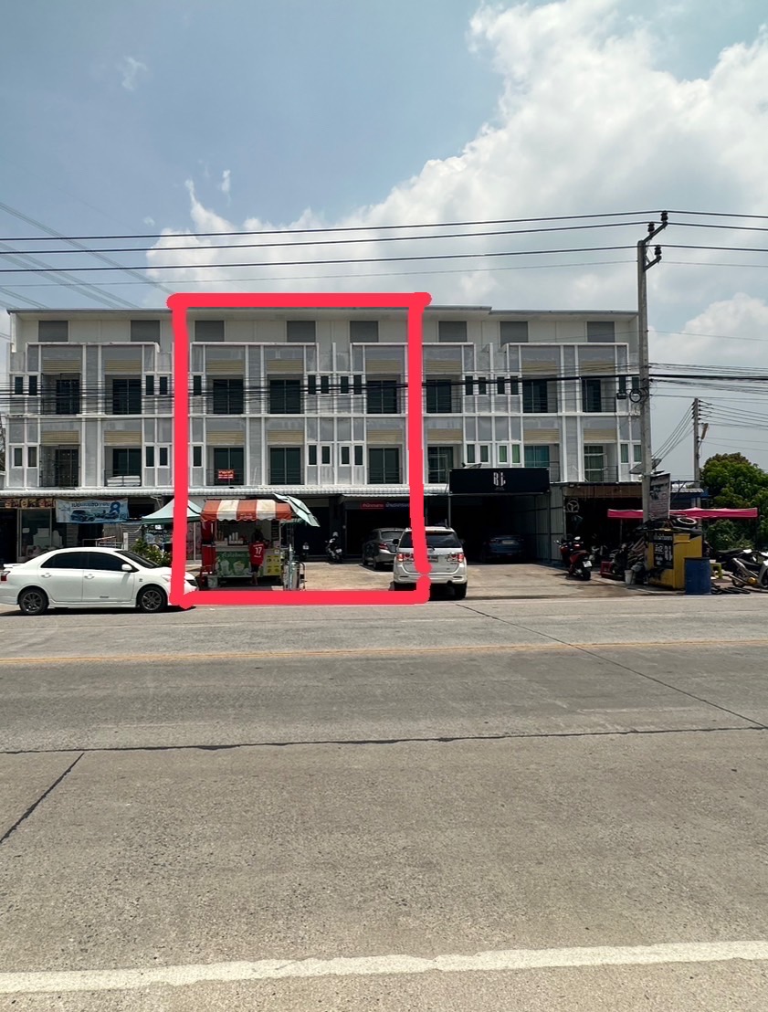 Shop HouseRayong : 3.5 -story commercial building (available in 3 booths) on the main road, Pluak Daeng District, Rayong Province