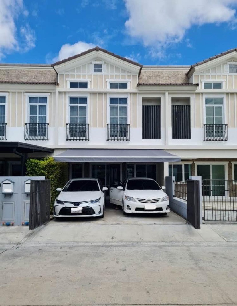 For RentTownhomeBangna, Bearing, Lasalle : 🏡📢 For rent, TOWNHOME decorated with built-in, very beautiful, 📍Indy 2 Bangna-Ramkhamhaeng 2 Village , near Mega Bangna, good location, near food and international schools 👍🏻