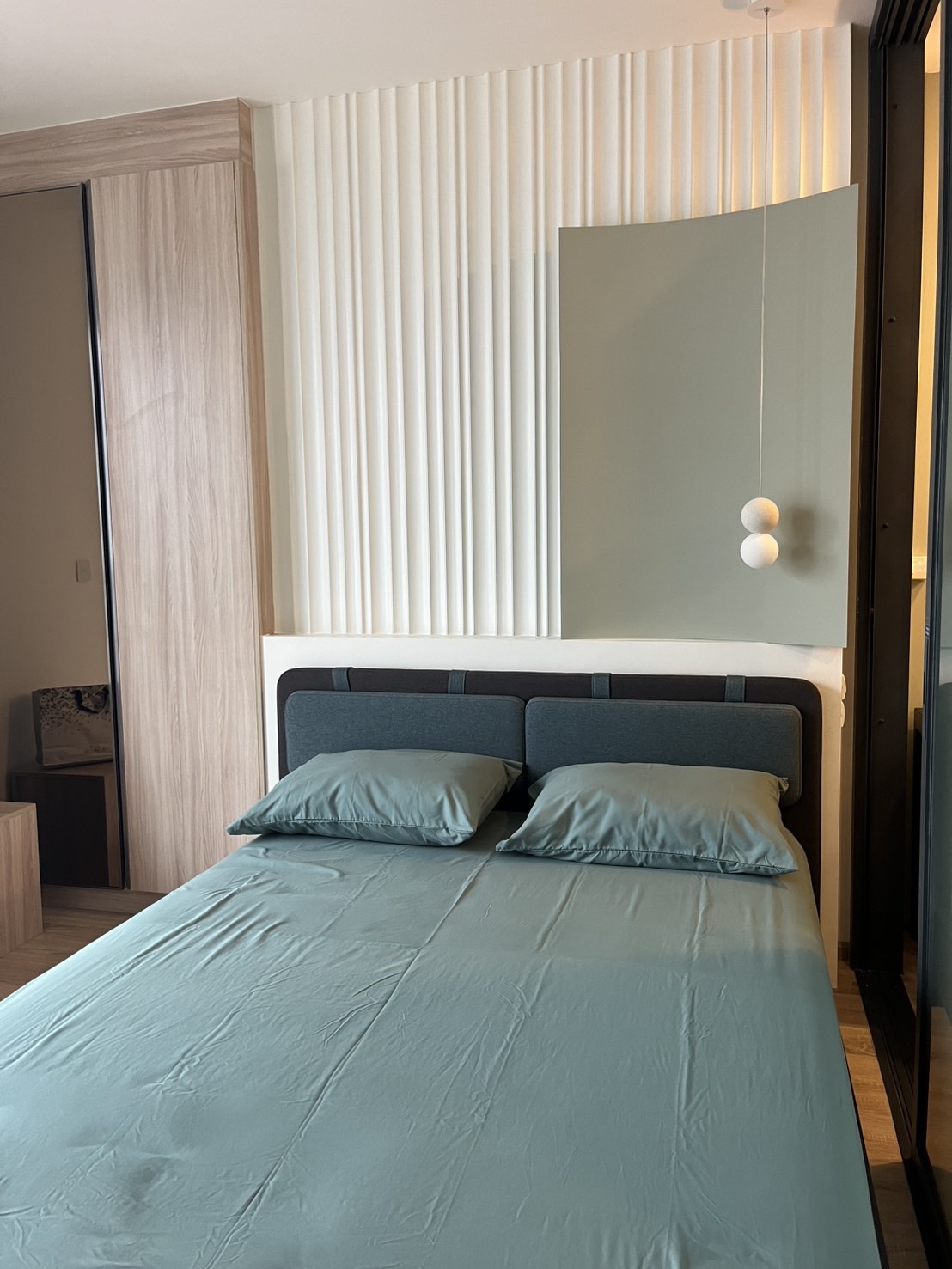 For RentCondoRatchathewi,Phayathai : 🔥 XT Phayathai - Beautiful condo, rare room! 🔥 1 bedroom | 1 bathroom | Size 42 sq.m. 💸 Renting only 26,000 baht/month (negotiable price!) 📞 Call: 086-746-8882 (K. Cooper)