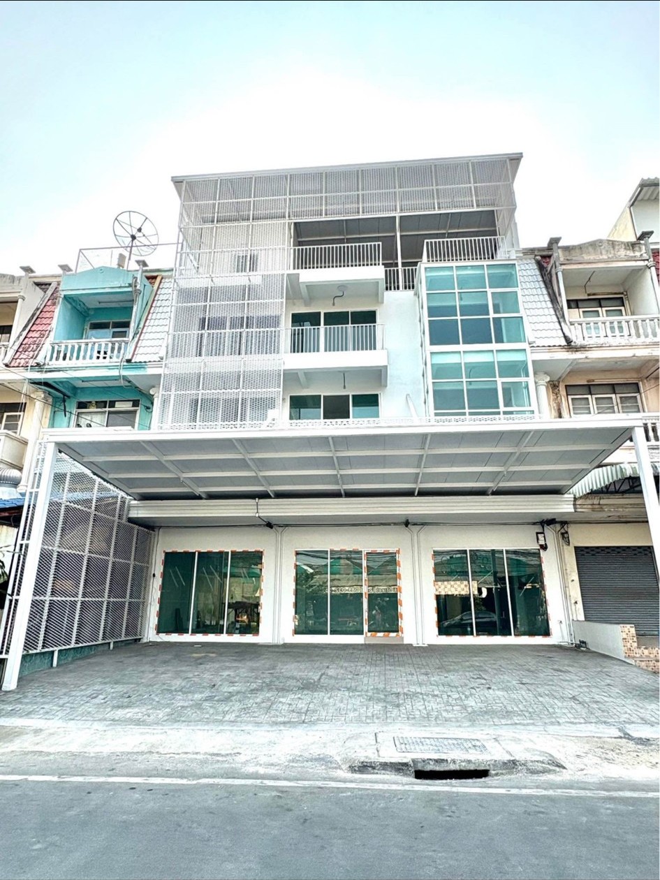 For SaleShop HouseSeri Thai, Ramkhamhaeng Nida : ♦ Commercial building Ramkhamhaeng 60 ♦ 4.5 layers | 71.10 sq.w., 952.00 sq.m. | There are 6 separate men/female bathrooms, 6 car parks |