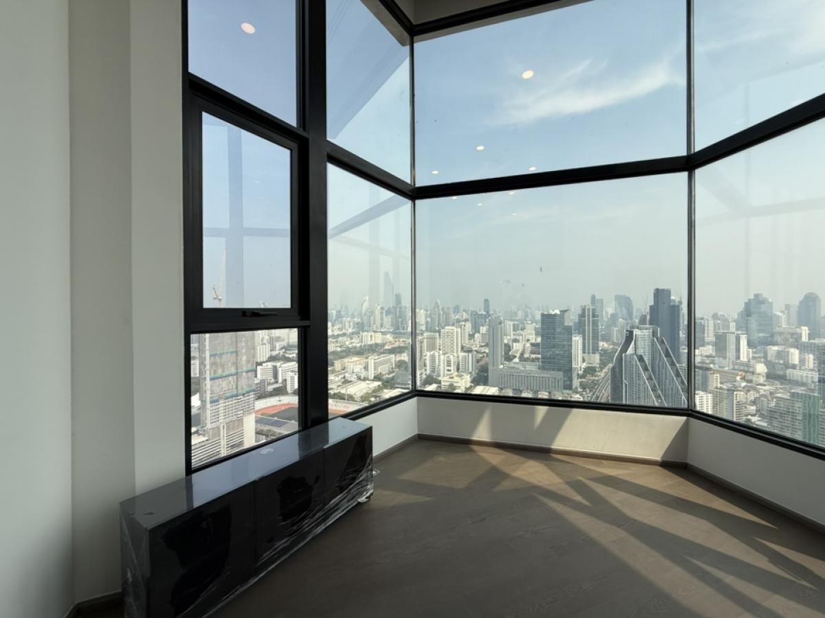 For SaleCondoSiam Paragon ,Chulalongkorn,Samyan : Penthouse 3BED 4BATH HYBRID 35F River View 131SQM. The top 38SQM. Fully Fitted, including the top 169SQM. Ready to Move.