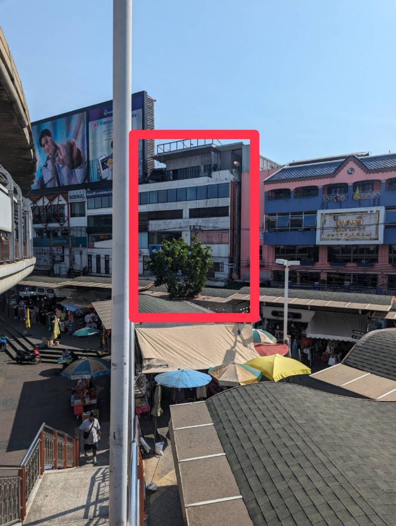 For SaleShop HouseAri,Anusaowaree : Commercial building for sale  Victory Monument page (Soi Lert Panya) Gold location is suitable for investment. The building is in front of the way up and down the Victory Monument BTS.