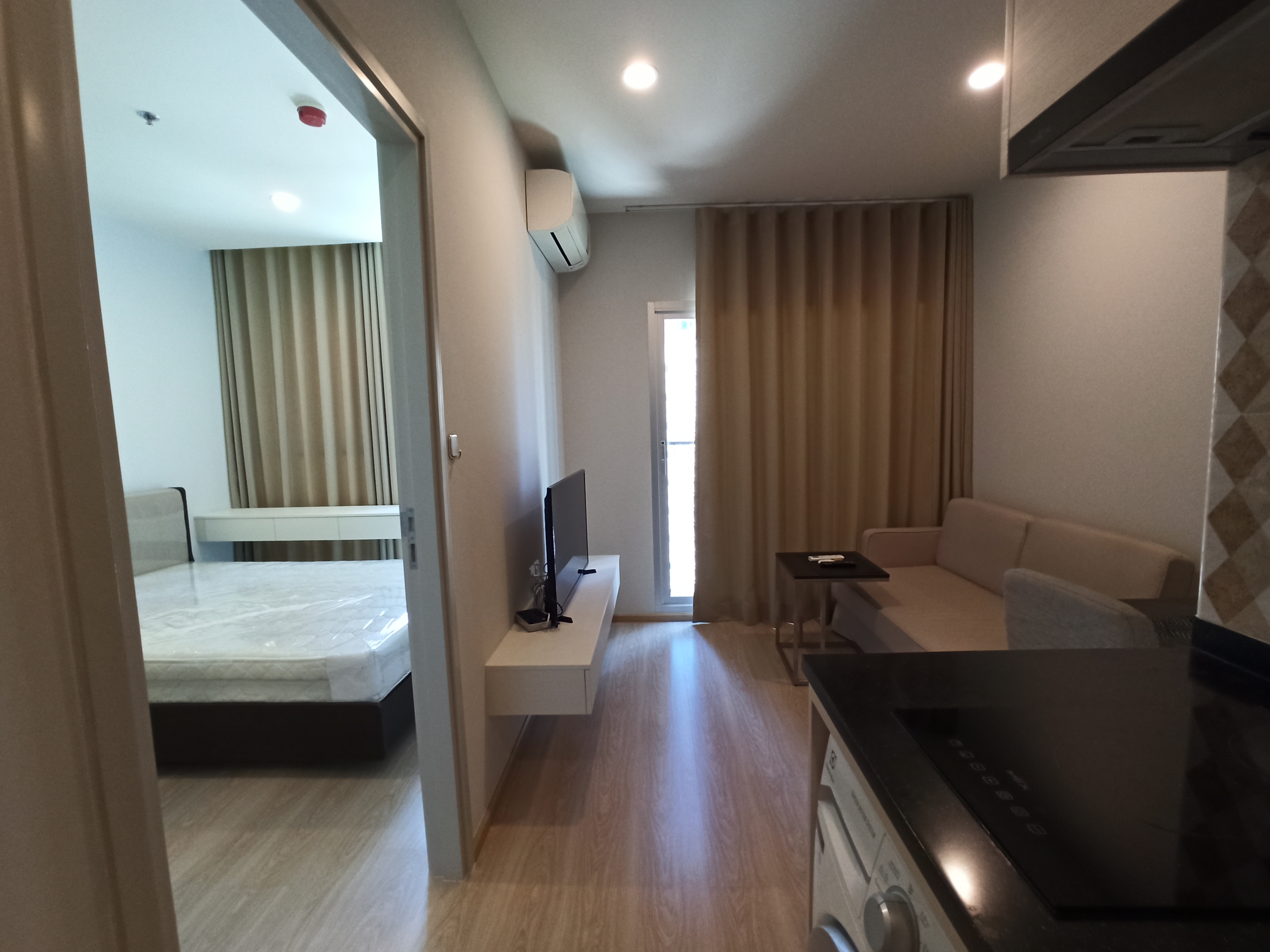 For SaleCondoRatchadapisek, Huaikwang, Suttisan : For Sale Noble Revolve Ratchada 2,  fully furnished /@line chuenjit.j