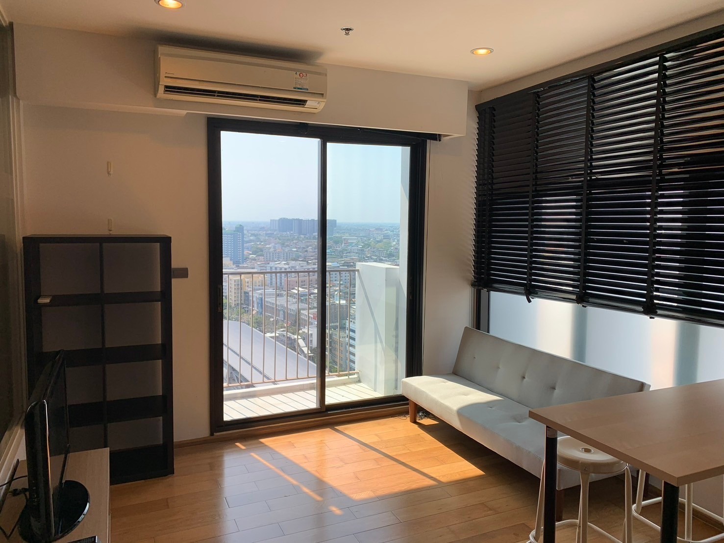 ขายคอนโดวงเวียนใหญ่ เจริญนคร : Fuse Sathorn - Taksin / 1 Bedroom (FOR SALE), ฟิวส์ สาทร - ตากสิน / 1 ห้องนอน (ขาย) DO585