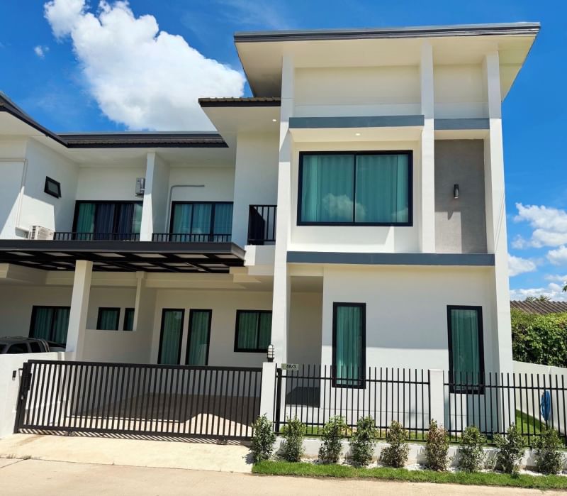 ขายทาวน์โฮมเชียงใหม่ : 豪华现代风双拼别墅 2 层  3卧3卫  Luxury Modern 2-Storey Semi-Detached House 3 bed 3 bath