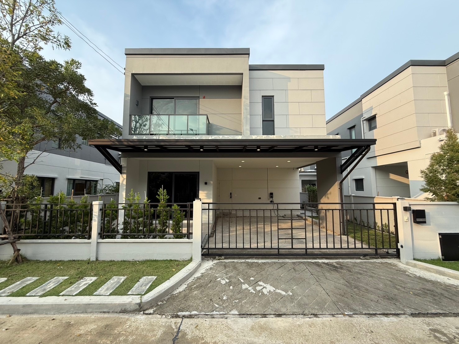 ขายบ้านบางนา แบริ่ง ลาซาล : 📌For Sale - Centro Bangna (เซนโทร บางนา)