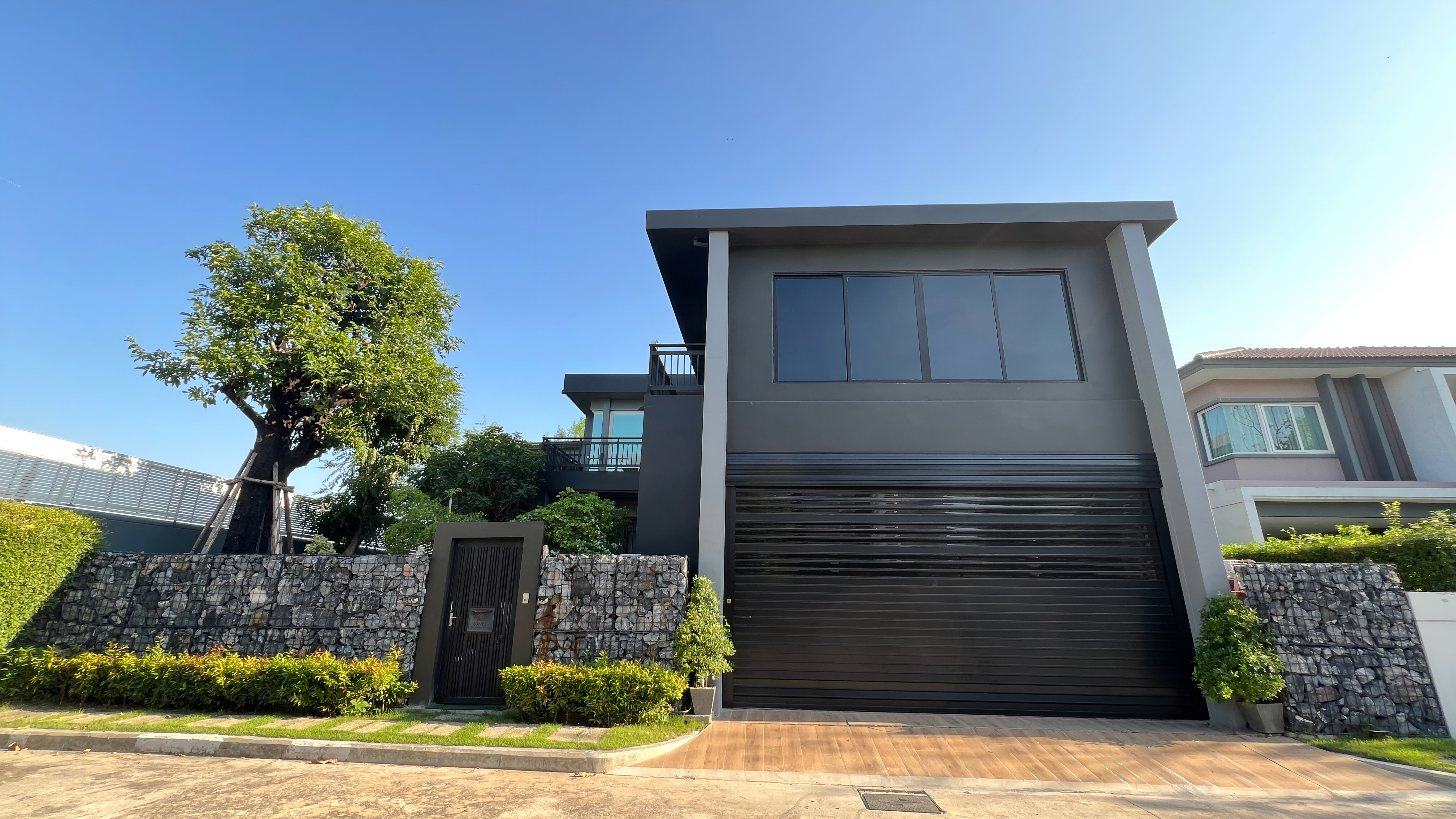 For SaleHousePinklao, Charansanitwong : Luxury house for sale #The Grand Pinklao  Luxury single house There is a shady side garden with luxury garages to support EV Charge.