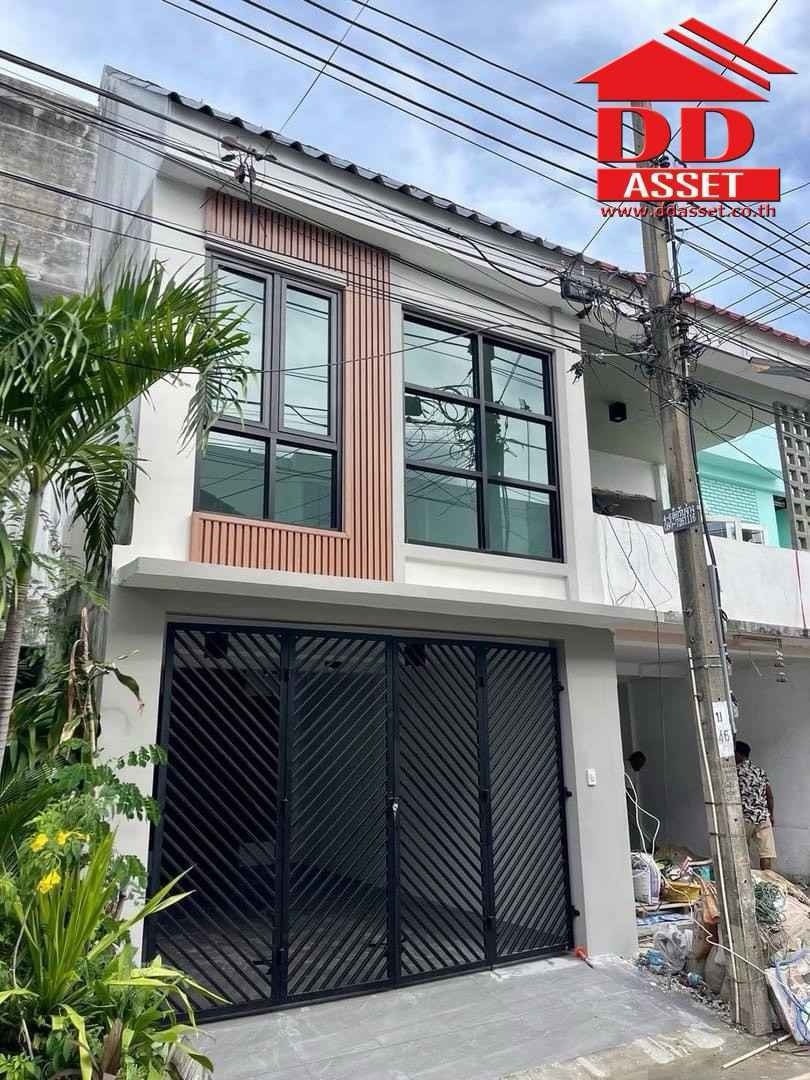 For SaleTownhomeBangna, Bearing, Lasalle : 2 -story townhouse for sale, Rom Pho Village Ordnance Road-Bangna Code: T8122