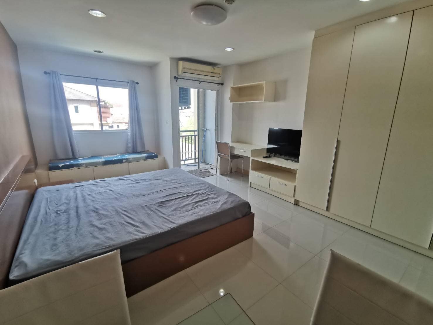 For RentCondoRatchadapisek, Huaikwang, Suttisan : 🔥For urgent rent🔥 Condo Metha Place at Ratchada, 1 bedroom studio, size 32 sq m., 3rd floor, fully furnished, ready to move in, near MRT Huai Khwang