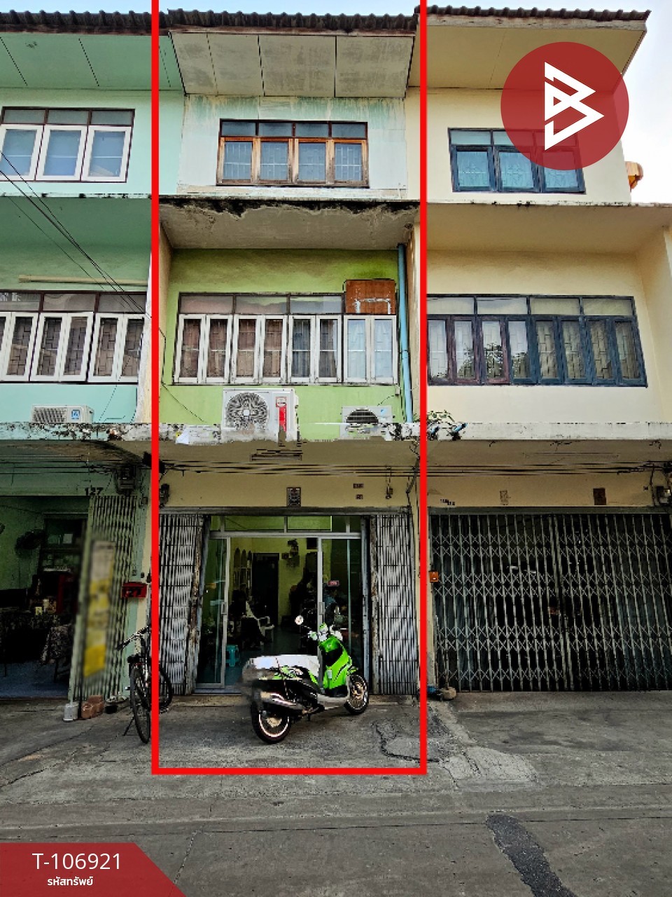 For SaleShop HouseWongwianyai, Charoennakor : Commercial building for sale Soi Charan Sanitwong 11, area 15 sq.wah, Bangkok Yai, Bangkok