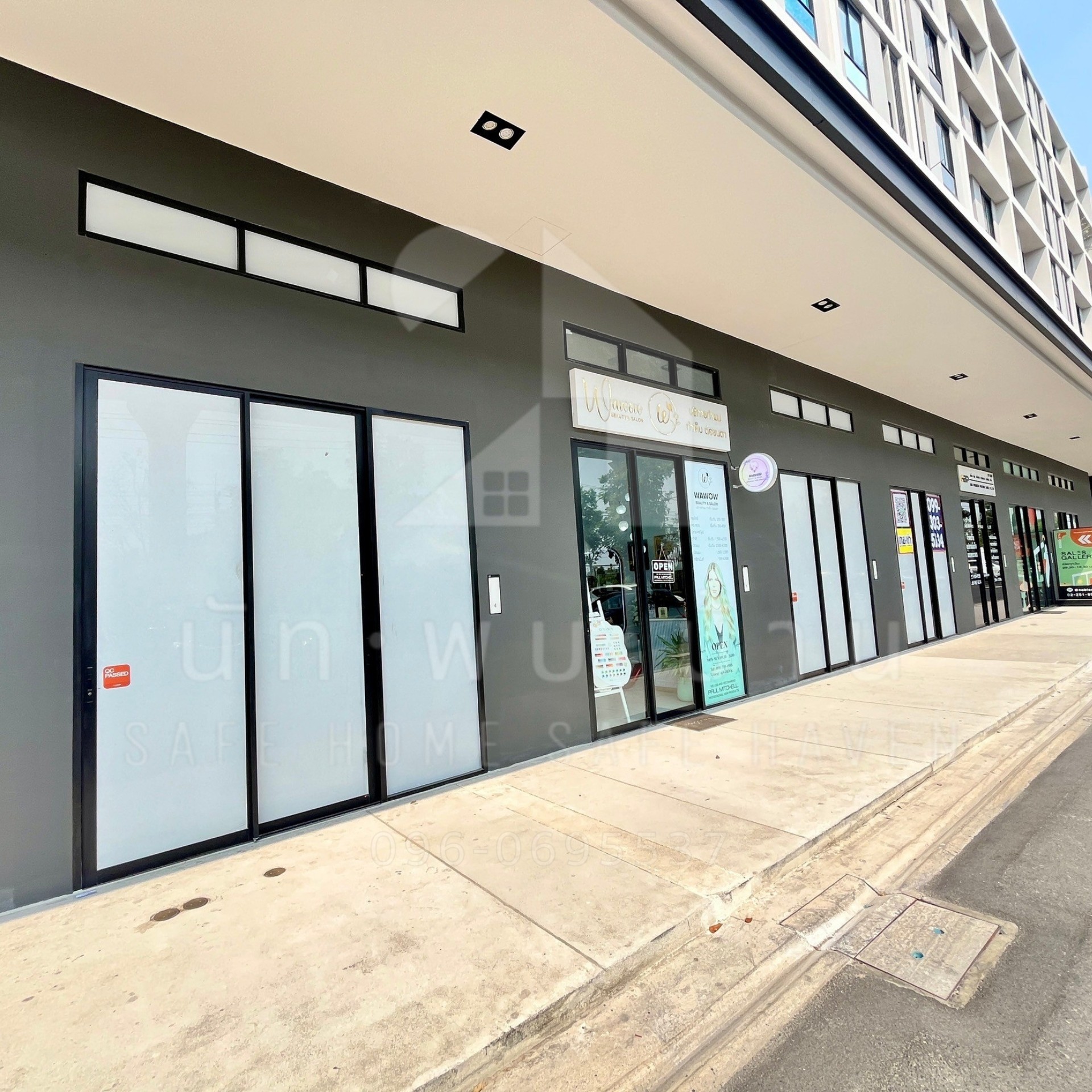 For RentCondoPathum Thani,Rangsit, Thammasat : 📌 For rent, shop units, New Cross Course, Station @BTS Khu Khot 1, 1st floor, size 75 sq. M. There are 2 floors.