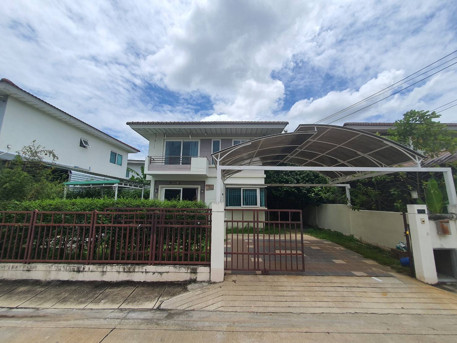 For RentHouseRama5, Ratchapruek, Bangkruai : Detached house with rental location, Supalai University, Bella, Pinklao Ring-Rama 5, around the house A lot of living space, excellent location for rent with furniture. First new electrical appliances Welcome Pet Welcome