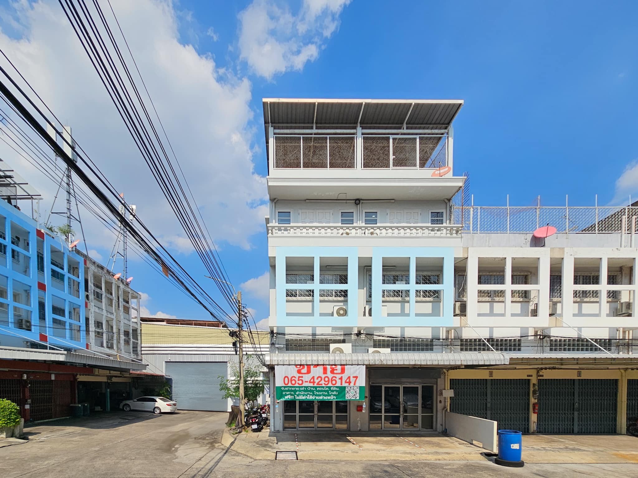 For SaleShop HouseRama3 (Riverside),Satupadit : Commercial building with office, showroom, and warehouse at Lowest Price Rama III Road, Soi 23, Charoen Rat 7 Intersection 9